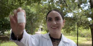 Estudiante de la BUAP crea bloqueador solar en polvo para pieles sensibles