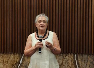 Homenajean a la historiadora Josefina Mac Gregor por 50 años de trayectoria