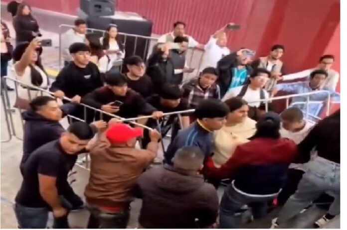 Normalistas El mexe irrumpen acto de Presidenta Sheinbaum