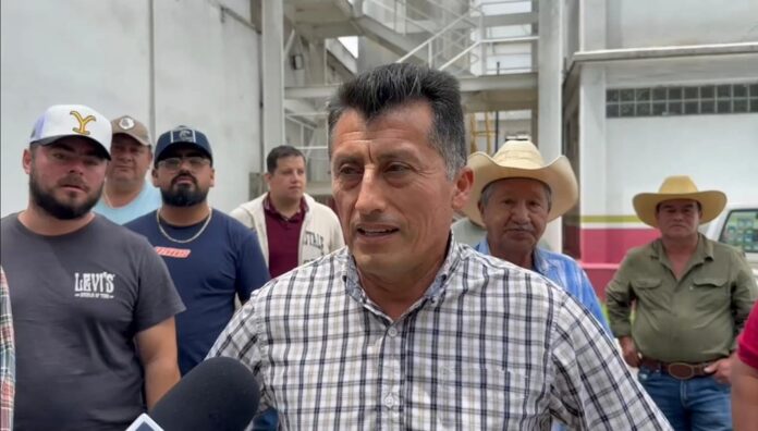 Productores de leche en la Joya