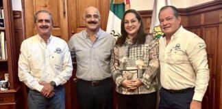 Club del Automóvil Antiguo de Xalapa se reúne con Ahued; prepara su 16ª Exposición a beneficio de Bomberos