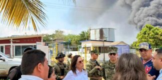 Supervisa Gobernadora atención a incendio en planta de sal de Jáltipan; situación está controlada