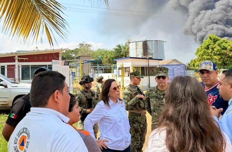 Supervisa Gobernadora atención a incendio en planta de sal de Jáltipan; situación está controlada
