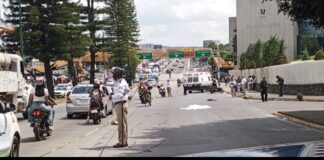 Adulto mayor muere atropellado por motociclista en avenida Lázaro Cárdenas.