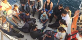 Marina intercepta dos yates en Ensenada que traficaba a 45 mexicanos