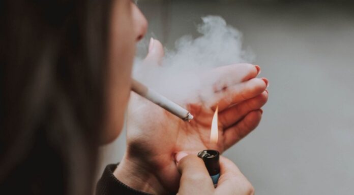 Fumar aumenta 40% el riesgo de infertilidad en mujeres, advierte la OMS