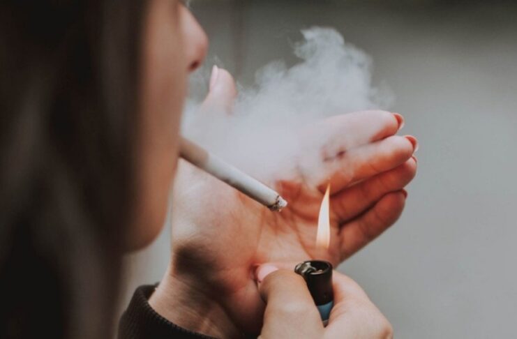 Fumar aumenta 40% el riesgo de infertilidad en mujeres, advierte la OMS