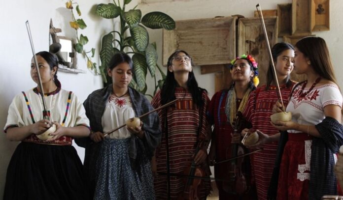 Tgo es un colectivo de mujeres violinistas de Oaxaca