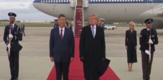 Trump recibe a Xi al pie del avión en excepcional señal diplomática