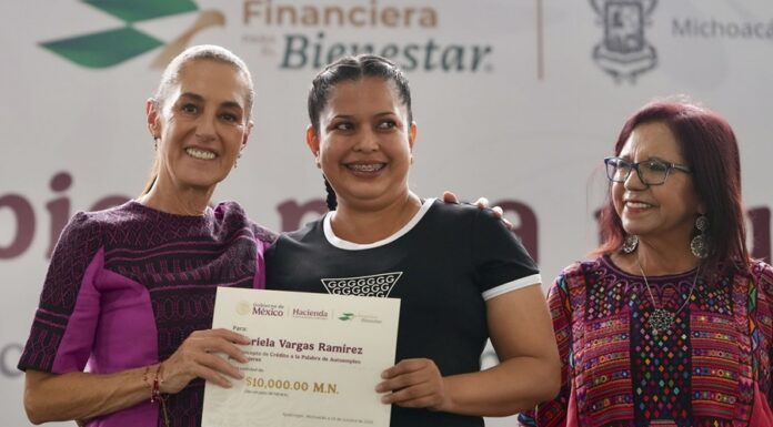 En Michoacán, presidenta Sheinbaum entrega créditos a la palabra para mujeres; supera meta de 50 mil beneficiarias