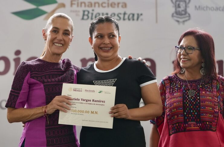 En Michoacán, presidenta Sheinbaum entrega créditos a la palabra para mujeres; supera meta de 50 mil beneficiarias