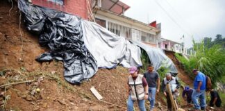 En las zonas damnificadas por las lluvias, autoridades municipales atienden a las familias