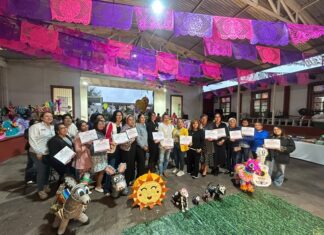Concluyen talleres de cartonería creativa y elaboración de Piñatas del DIF Municipal