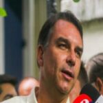 Flavio Bolsonaro deja Brasil y llega a Estados Unidos tras perder las elecciones; incumple orden judicial