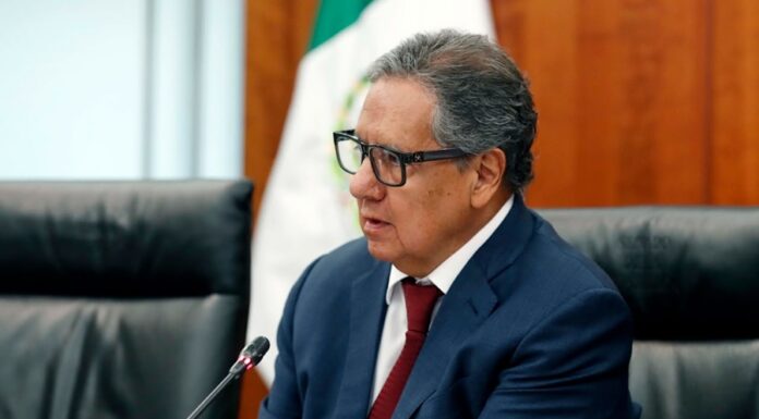 Higinio Martínez se deslinda de solicitud de privilegios en AICM