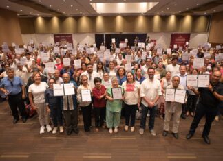 Justicia social: 535 trabajadores y pensionados de Veracruz dejan atrás sus créditos de vivienda