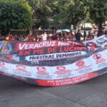 Personal del IMSS Bienestar marchan para dar a conocer las precarias condiciones en que trabajan