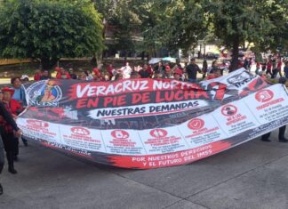 Personal del IMSS Bienestar marchan para dar a conocer las precarias condiciones en que trabajan