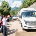Rocío Nahle cumple, entrega SEV transporte escolar para Barranca Grande