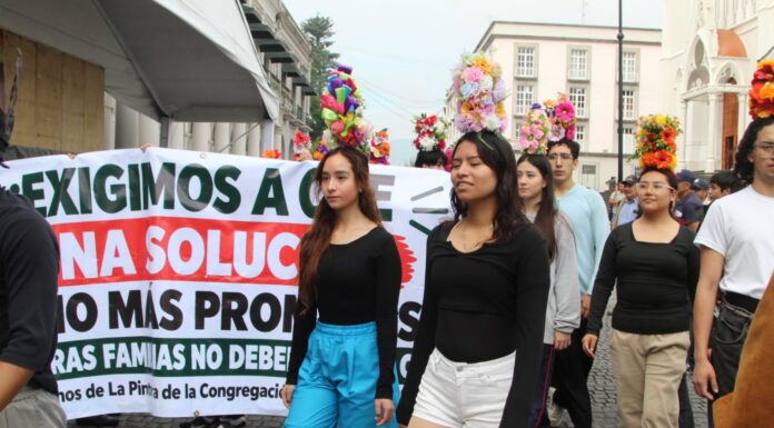 Vecinos de “La Pintura” bloquean centro historico para exigir energía eléctrica