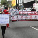 Xalapa se suma a movilización nacional de Trabajadores del IMSS para exigir destitución de dirigente nacional y mejores condiciones laborales.