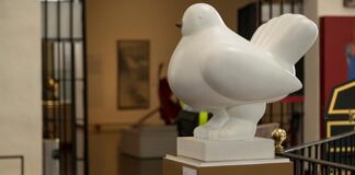 Selfi de estudiante daña a escultura del maestro Botero en Bogotá