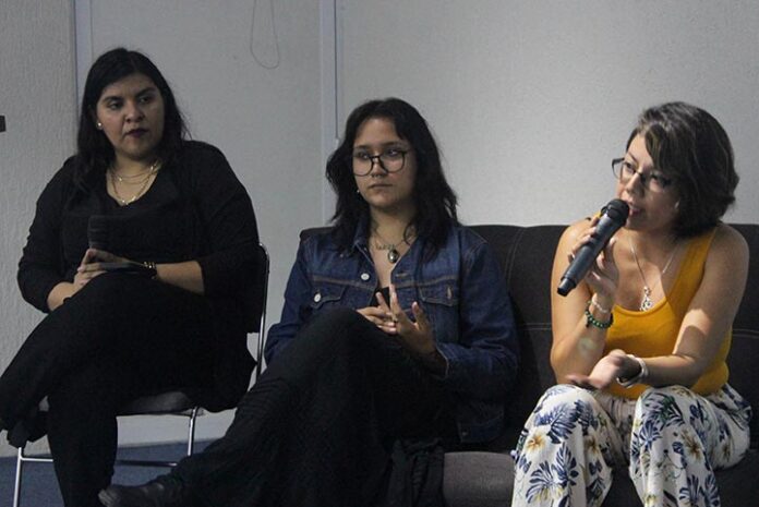 Panelistas conversatorio
