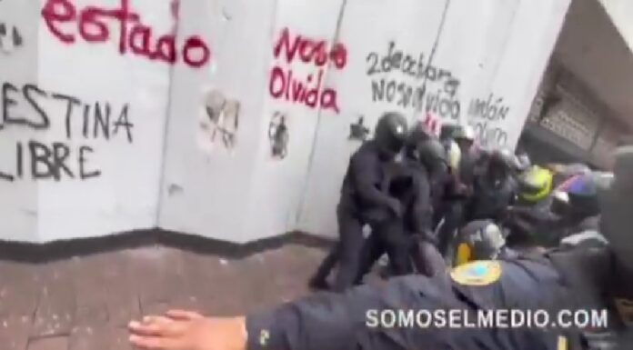 Agreden a reporteros del El Sol de México y SomosElMedio durante marcha del 2 de octubre en Tlatelolco