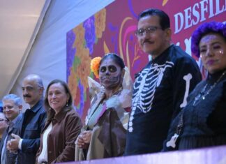 Entre ánimas y leyendas, veracruzanos dan vida al Mictlán con Desfile Monumental