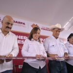Entrega Rocío Nahle dos centros de acopio lechero y pipas para productores del sur de Veracruz