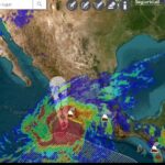 Simón se convierte en huracán categoría 4 y amenaza al occidente de México