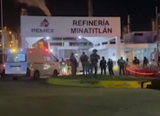 Pemex reporta dos vigilantes heridos tras ataque armado en refinería de Minatitlán