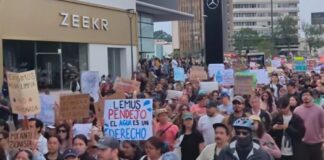 Lemus responde con gas lacrimógeno, chorros de agua y detenciones a la exigencia ciudadana de agua limpia en Guadalajara