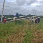 CFE trabaja en Veracruz para reestablecer suministro eléctrico por caída de torres