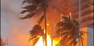 Incendio consume restaurante de mariscos Villa Rica Expréss en Boca del Río