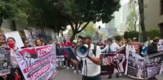 Trabajadores del sector salud continúan bloqueando vialidades y exigen medicamentos, personal y aumento salarial