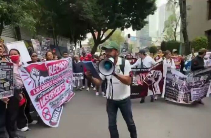 Trabajadores del IMSS exigen aumento salarial y abasto de insumos y medicamentos