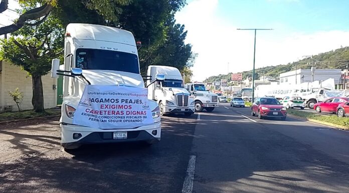 Transportistas suspenden nuevos bloqueos y negocian con el Gobierno federal seguridad y mejoras carreteras