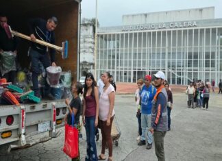 Distribuye Gobierno de Veracruz insumos a familias afectadas por lluvias en Tlaltetela y Banderilla