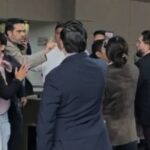 Zafarrancho en San Lázaro: PRI arroja agua sucia al emblema de MC en San Lázaro y confrontan a Máynez