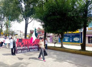 Personal del Hospital Nachón se sumó a la marcha por desabasto de medicamentos e insumos