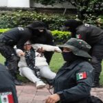 17 policías de Jalisco son investigados por agresiones durante protesta por agua contaminada